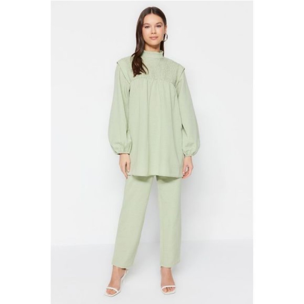 Two piece set